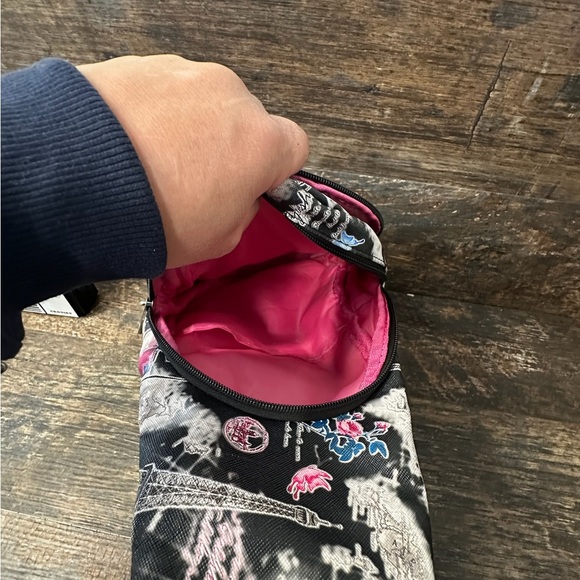 Stylish Black Crossbody Bag with Parisian Print - Picture 3 of 6